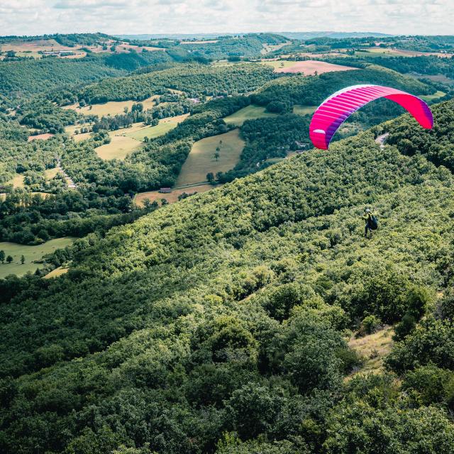 Parapente dans les Gorges de l'Aveyron